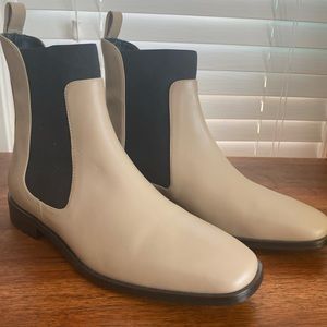 Everlane Italian Leather Chelsea Boot-size 9.5-better for 8.5
